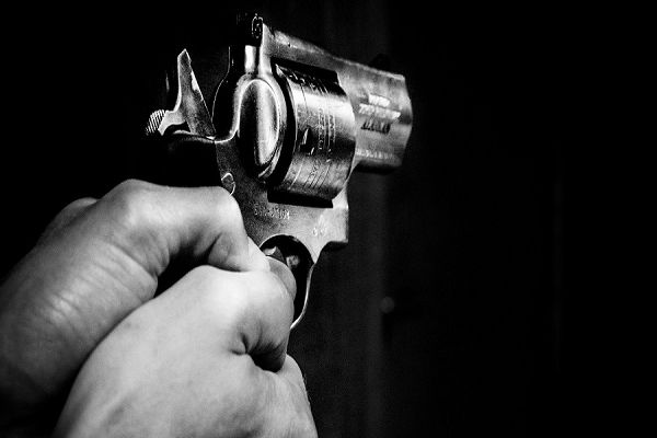 परिवार के 4 लोगों की गोली मारकर हत्या, बच्चों को भी नहीं बख्शा...