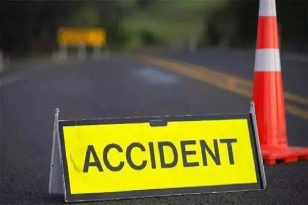  गुंटूर में बस और ऑटो की टक्कर में तीन महिलाओं की हुई मौत, 8 लोग घायल
