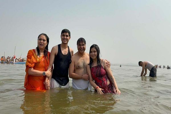 महाकुंभ 2025ः CM हिमंत बिश्व शर्मा ने परिवार के साथ लगाई आस्था की डुबकी, जानिए अब तक कितने करोड़ श्रद्धालु कर चुके हैं स्नान&hellip;