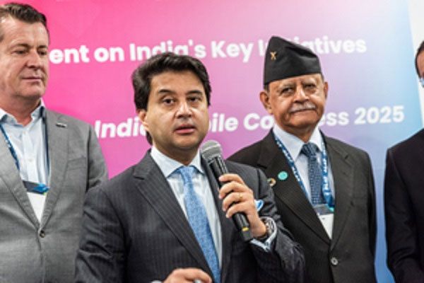 एमडब्ल्यूसी 2025 में शामिल हुए ज्योतिरादित्य सिंधिया, टॉप लेवल सीईओ से की मुलाकात
