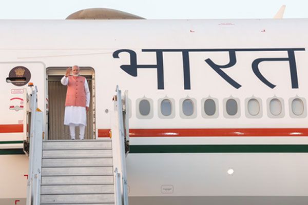 श्रीलंका के पीएम ने किया प्रधानमंत्री मोदी का स्वागत