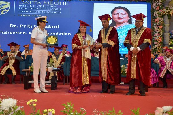 डॉ. प्रीति अदाणी दूसरी बार डॉक्टरेट की उपाधि से सम्मानित
