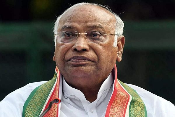 संघ और भाजपा जहर जैसे: खरगे
