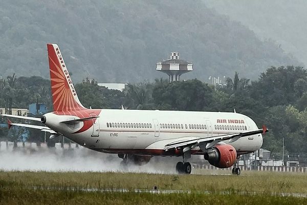 जयपुर से मुंबई जा रही एअर इंडिया फ्लाइट की इमर्जेंसी लैंडिंग