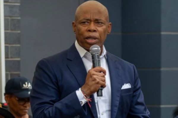 न्यूयॉर्क मेयर पद की रेस से हटे मौजूदा मेयर एरिक एडम्स