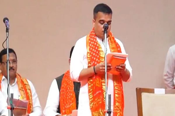 गुजरात कैबिनेट का विस्तार, 26 सदस्यों ने ली शपथ