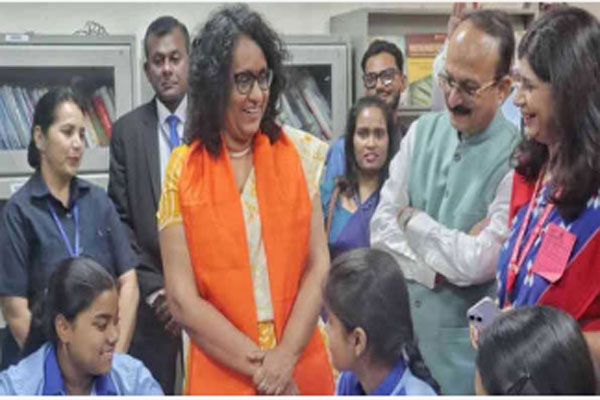 श्रीलंका की प्रधानमंत्री ने किया दिल्ली के सरकारी स्कूल का दौरा