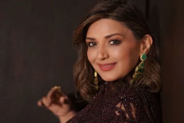 51 वर्ष की हुयी जानीमानी अभिनेत्री सोनाली बेंद्रे