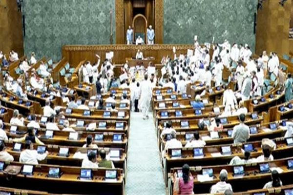 मानसून सत्र के पहले दिन हंगामे की भेंट चढ़े प्रश्नकाल और शून्यकाल