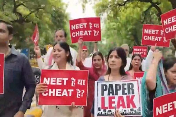 युवा और किसान परेशान, उनकी बात सुनने को तैयार नहीं सरकार