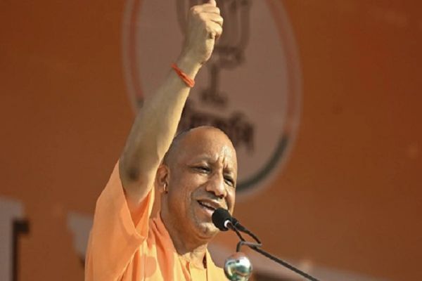 मनुस्मृति पर राहुल गांधी के बयान से सीएम योगी आगबबूला, बोले- यह भारत की विरासत का अपमान