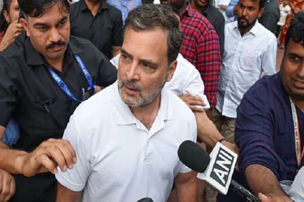 आदिवासी हॉस्टलों पर राहुल गांधी को बीजेपी की चुनौती: पहले अपने राज्यों में देखें