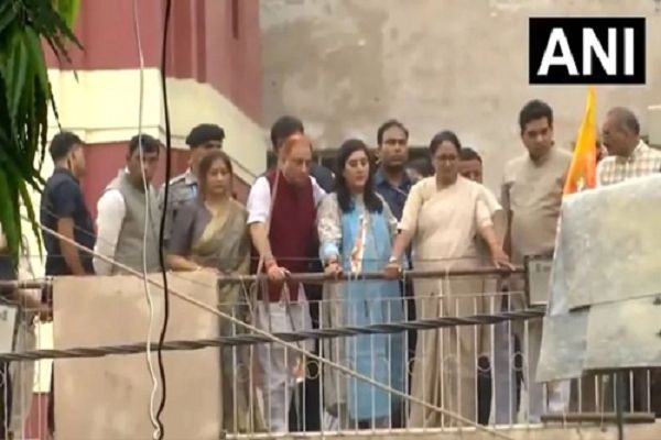 दिल्ली हादसे से हिला प्रशासन, रेखा गुप्ता मौके पर पहुंचीं; अमित शाह ने बीच में छोड़ा गोवा दौरा