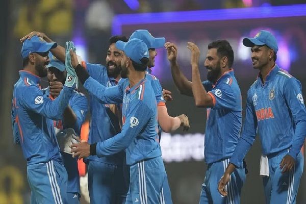  शमी ने लिए 2 विकेट, 13 ओवर में स्कोर 72 रन