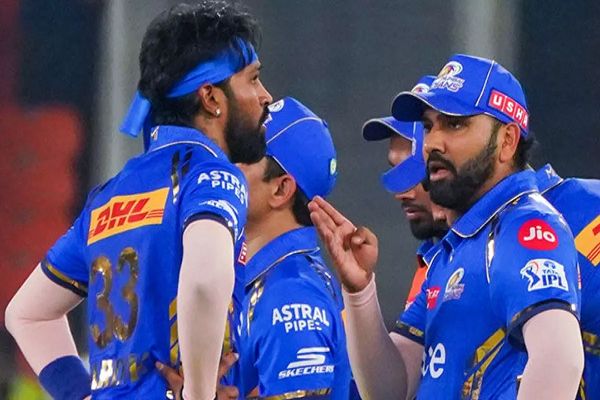IPL 2025 में Mumbai Indians के पहले मैच में हार्दिक नहीं रोहित शर्मा करेंगे कप्तानी! जानिए इसके पीछे का कारण