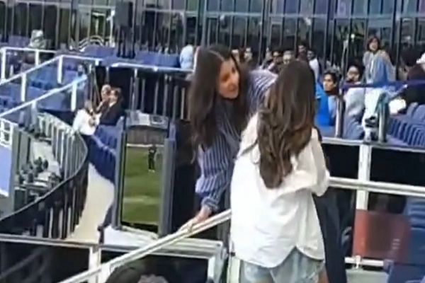 IND vs NZ: Anushka Sharma ने Rohit Sharma के बेटे के साथ जमकर की मस्&zwj;ती