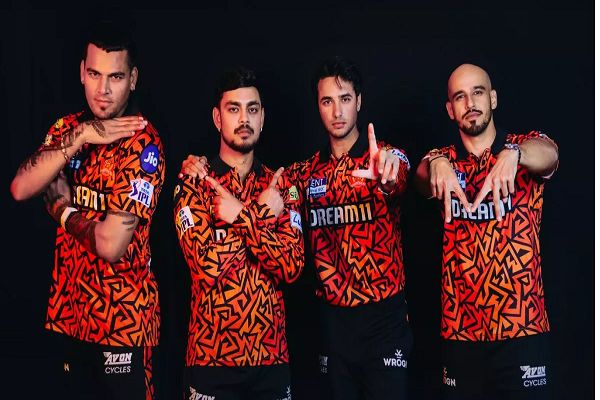 IPL 2025 से पहले SRH ने दिखाया अपनी जर्सी का फर्स्ट लुक, राजस्थान के रजवाड़ों से होगी पहली भिड़ंत