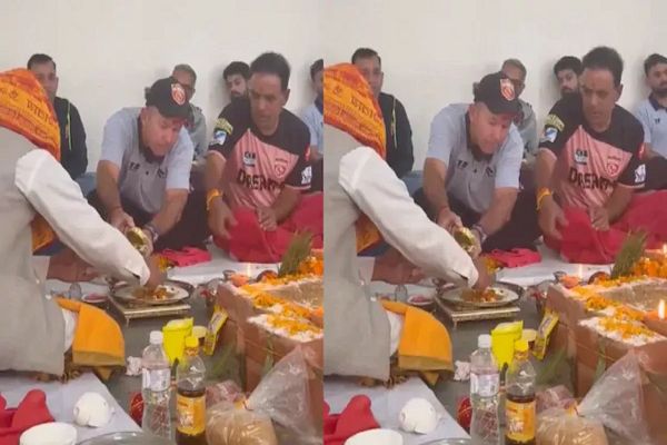 रिकी पोंटिंग ने की पूजा तो पाकिस्तानी फैंस को लगी मिर्ची, खिसिया कर कहा- लेकिन ऐसा क्यों?