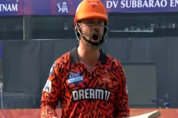 DC vs SRH: एक ही गेंदबाज को आता है Travis Head को आउट करना, बना रखा है खिलौना, चुटकियों में करता है ढेर